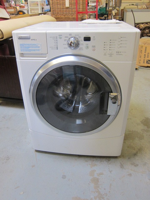 lot 14 image: Maytag Washing Machine