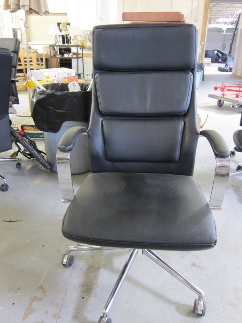lot 17 image: Office Chair