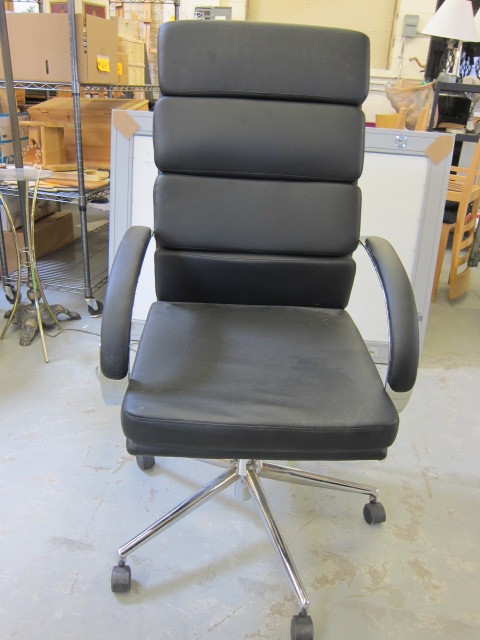 lot 18 image: Office Chair
