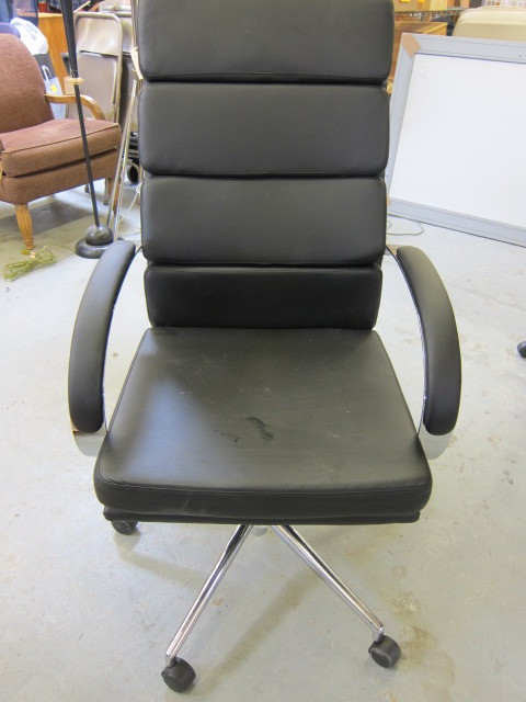 lot 20 image: Office Chair