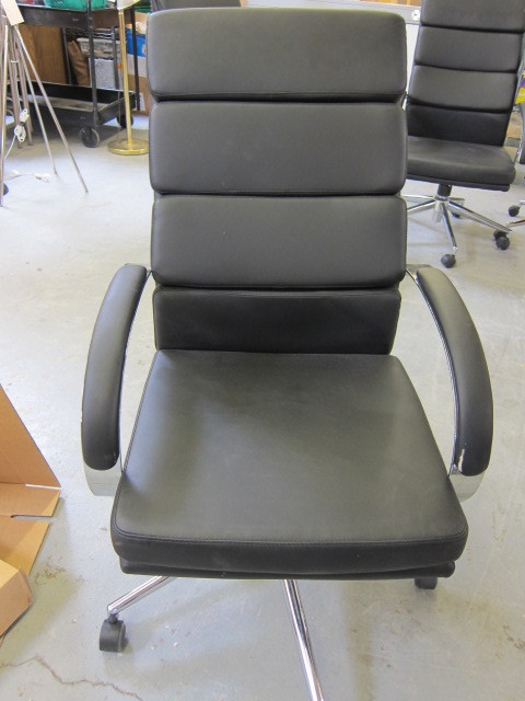 lot 21 image: Office Chair
