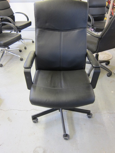 lot 22 image: Office Chair
