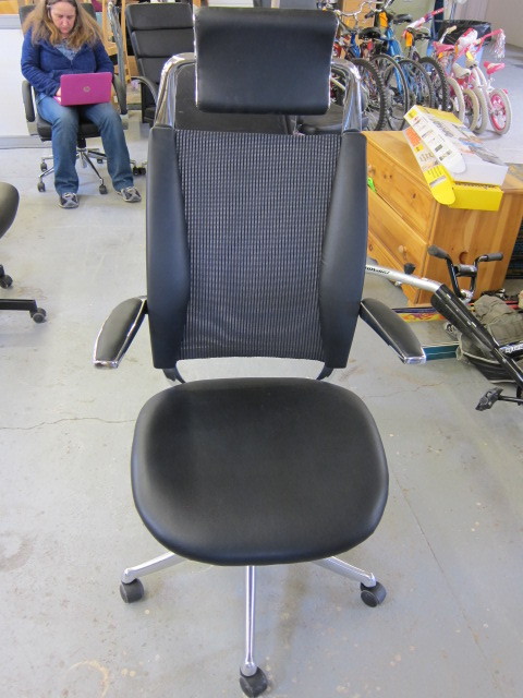 lot 23 image: Office Chair