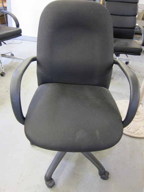 lot 25 image: Office Chair