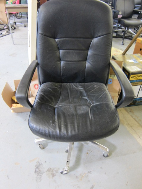 lot 26 image: Office Chair