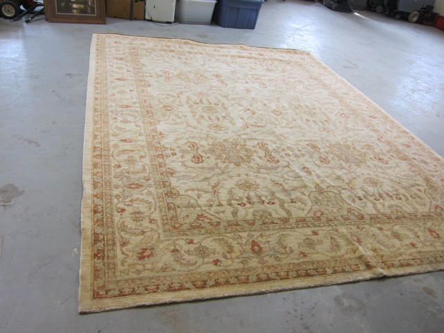 lot 27 image: Rug