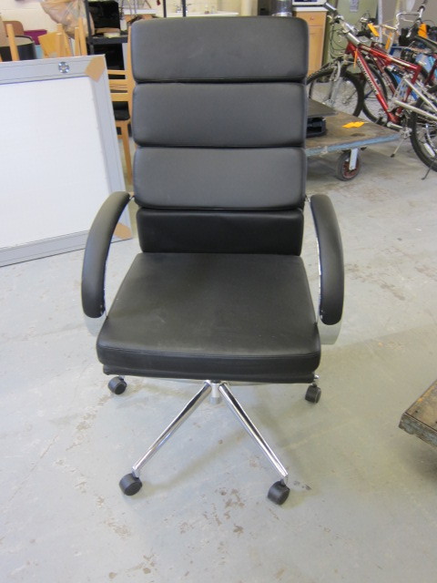 lot 31 image: Office Chair