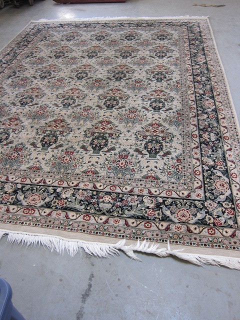 lot 38 image: Rug