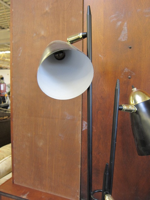 lot 42 image: Lamp
