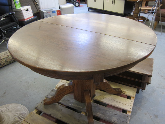 lot 49 image: Wooden Table