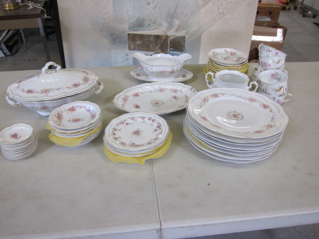 lot 62 image: Bavarian China
