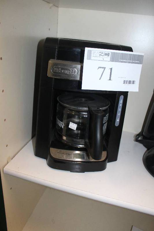 lot 71 image: Lot of (2) Coffee Machines Including Delonghi, Bunn
