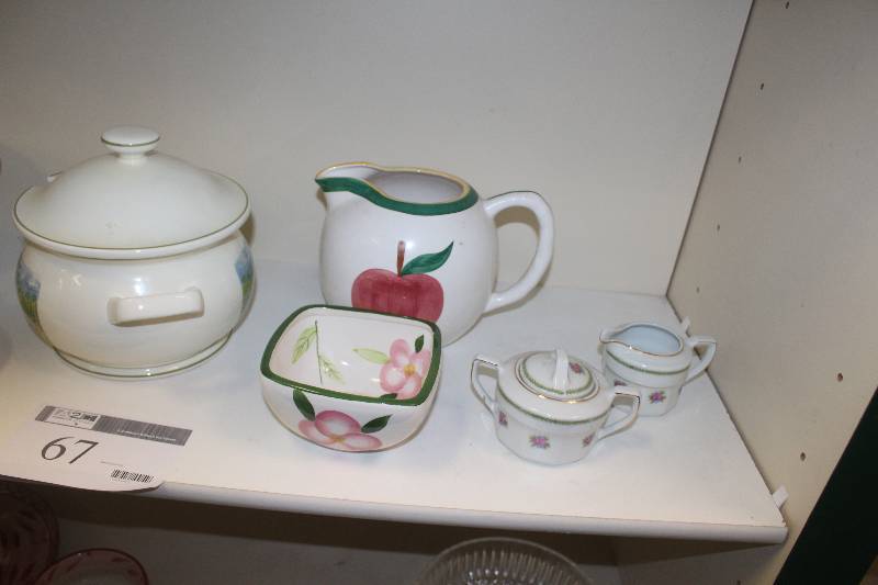 lot 67 image: Shelf Lot of Ceramics