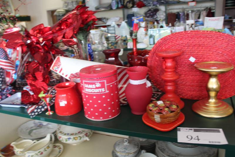 lot 94 image: Shelf Lot of Decorations