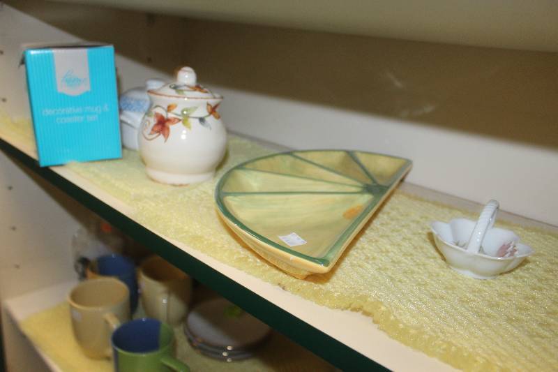 lot 62 image: Shelf Lot of Ceramics