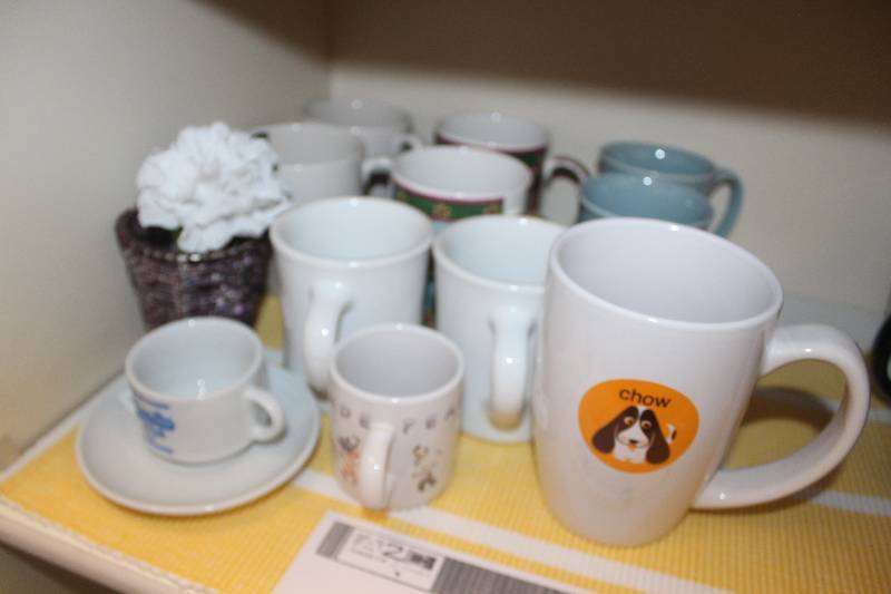 lot 53 image: Shelf Lot of Ceramics