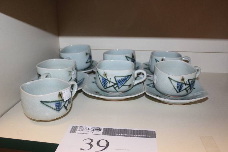 lot 39 image: Shelf Lot of China