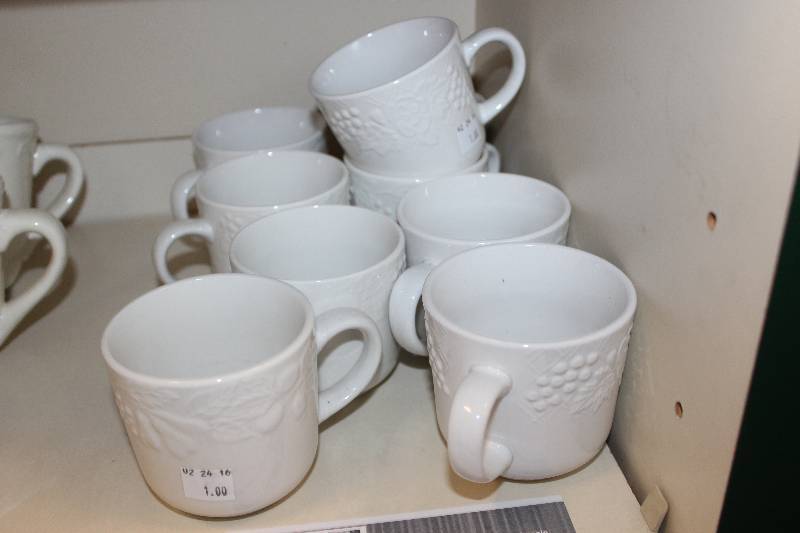 lot 45 image: Shelf Lot of China