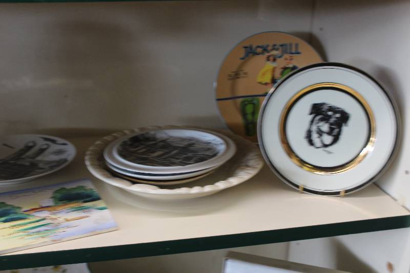 lot 141 image: Shelf Lot of Ceramics