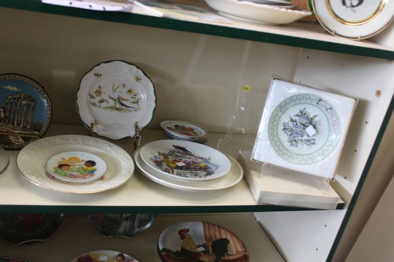 lot 142 image: Shelf Lot of Ceramics