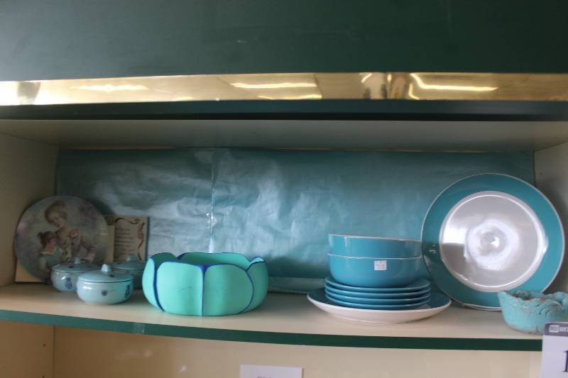 lot 130 image: Shelf Lot of Ceramics
