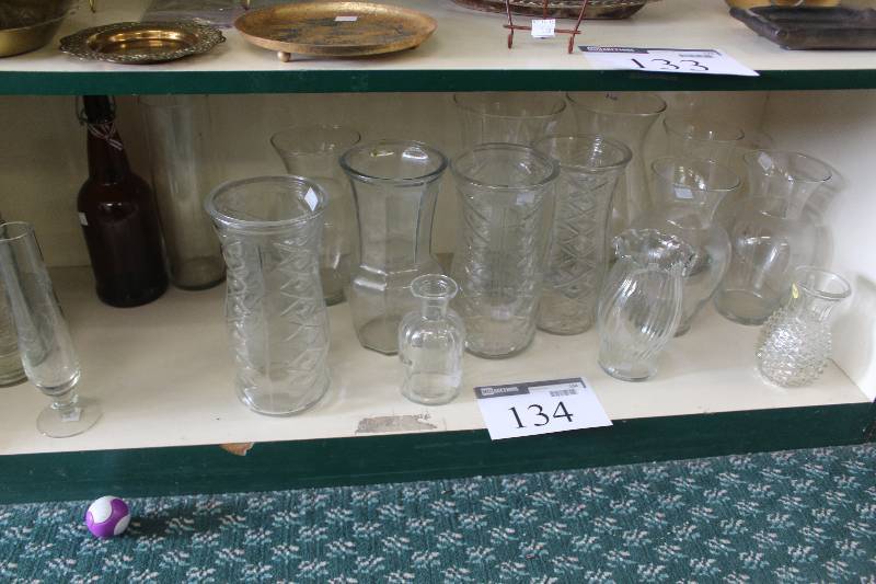 lot 134 image: Shelf Lot of Glassware