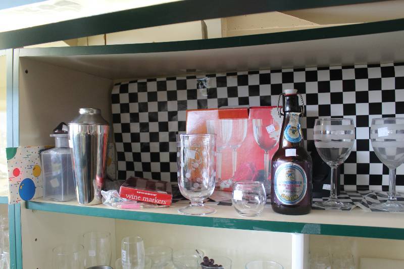 lot 122 image: Shelf Lot of Glassware