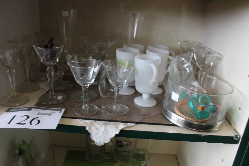lot 126 image: Shelf Lot of Glassware