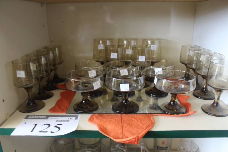 lot 125 image: Shelf Lot of Glassware