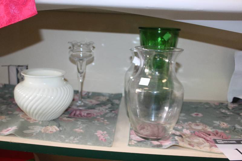 lot 138 image: Shelf Lot of Glassware