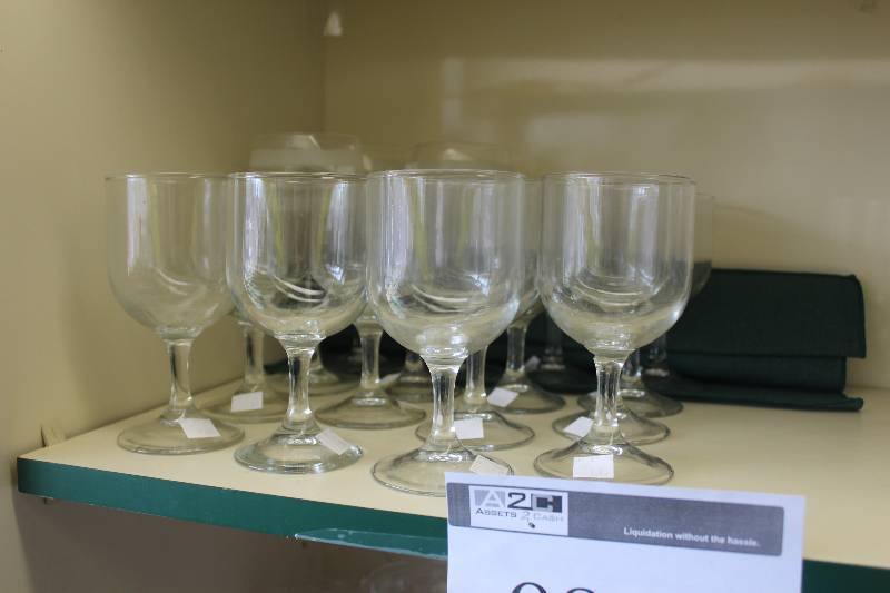 lot 98 image: Shelf Lot of Glassware