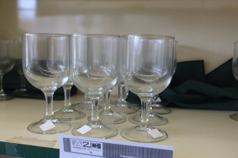 lot 99 image: Shelf Lot of Glassware