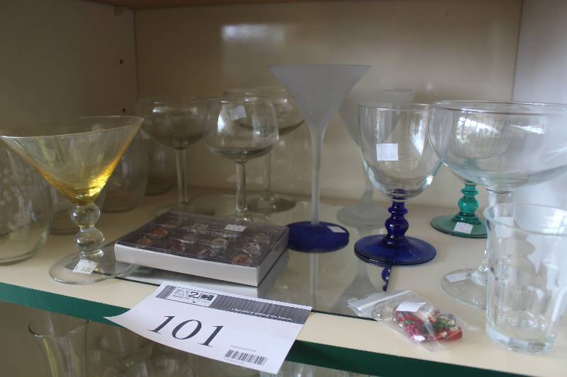 lot 101 image: Shelf Lot of Glassware