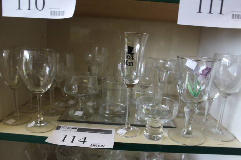 lot 114 image: Shelf Lot of Glassware
