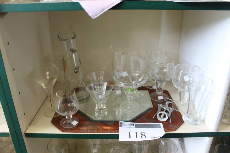 lot 118 image: Shelf Lot of Glassware