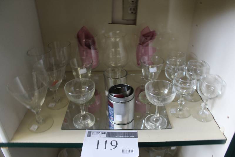 lot 119 image: Shelf Lot of Glassware