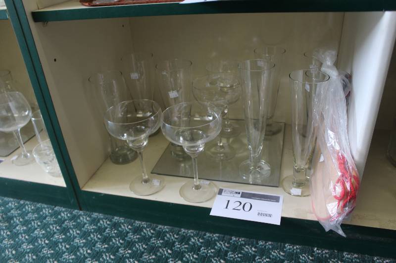 lot 120 image: Shelf Lot of Glassware