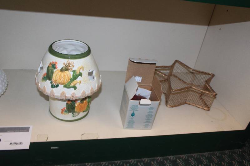 lot 76 image: Shelf Lot of Ceramics, Lamp