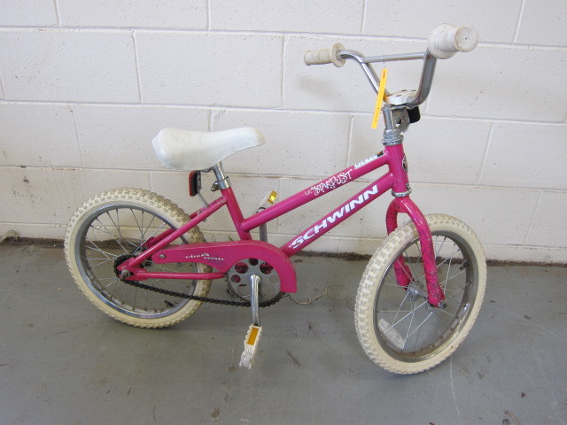 lot 5 image: Girls Bike