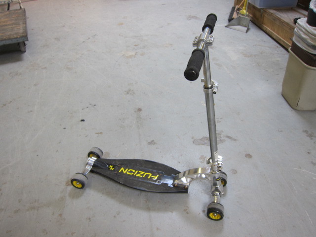 lot 13 image: Scooter
