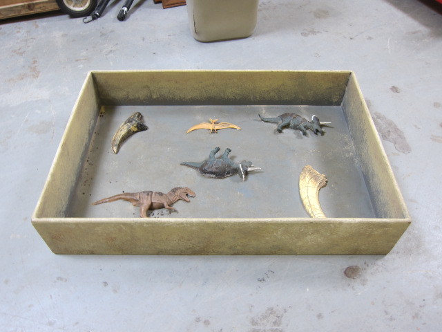 lot 16 image: Dinosaur Sandbox