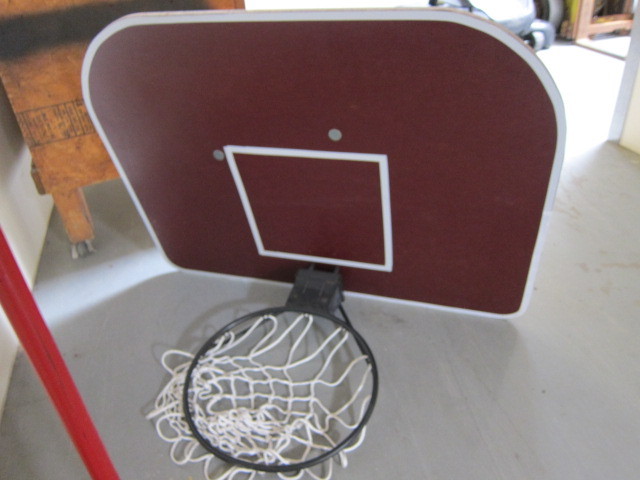 lot 17 image: Portable Basketball Hoop