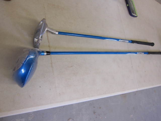 lot 21 image: Golf Clubs