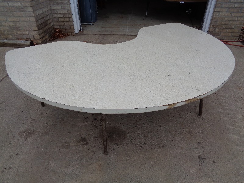 lot 11 image: School  Daycare Table