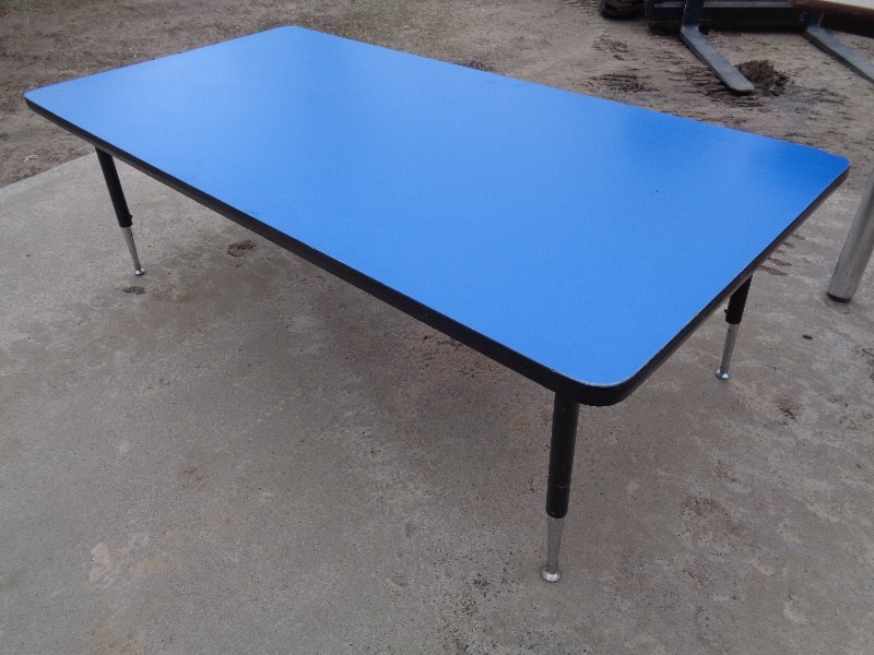 lot 13 image: School  Daycare Table