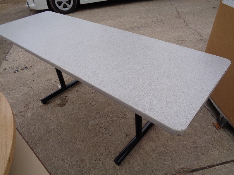 lot 14 image: School  Daycare Table