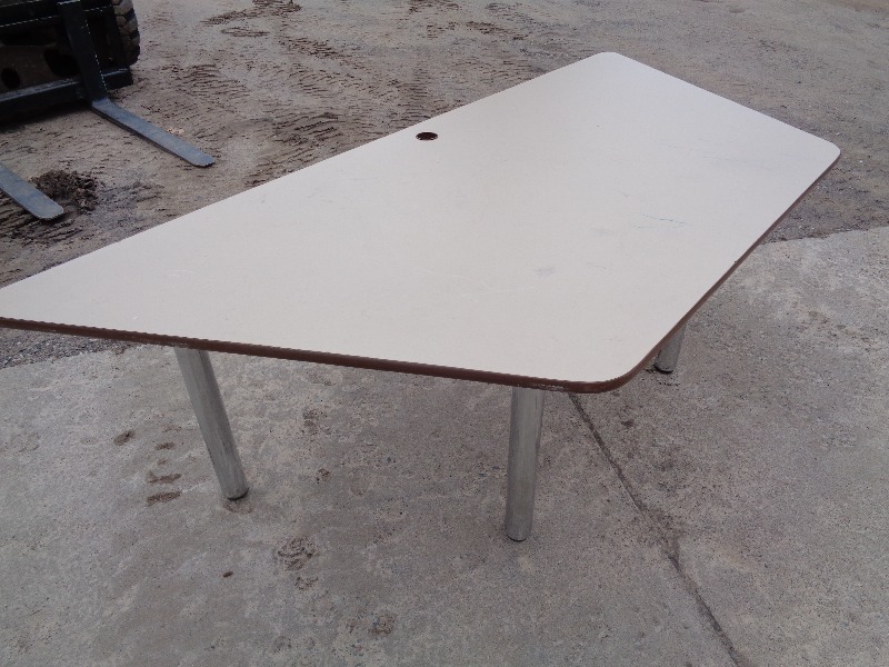 lot 15 image: School  Daycare Table
