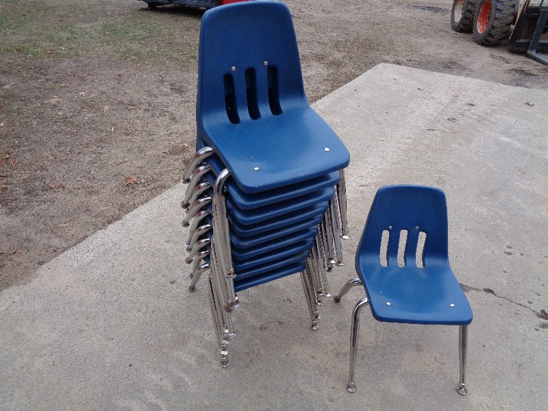 lot 17 image: 10 School  Daycare Chairs