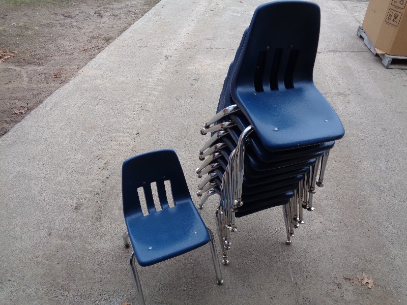 lot 18 image: 10 School  Daycare Chairs
