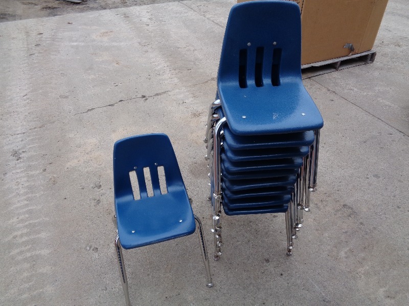 lot 19 image: 10 School  Daycare Chairs